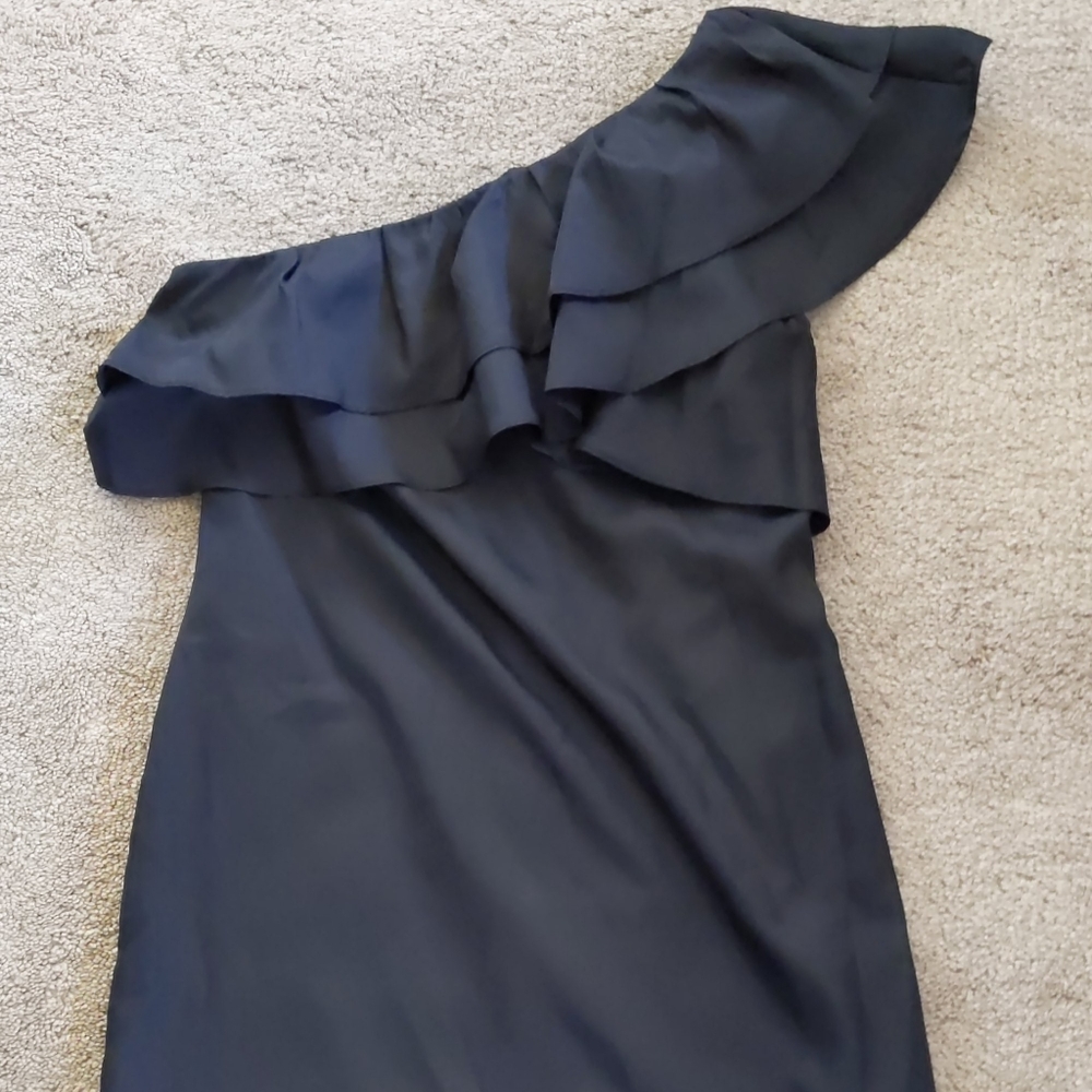 Off the Shoulder Apostrophe Dress